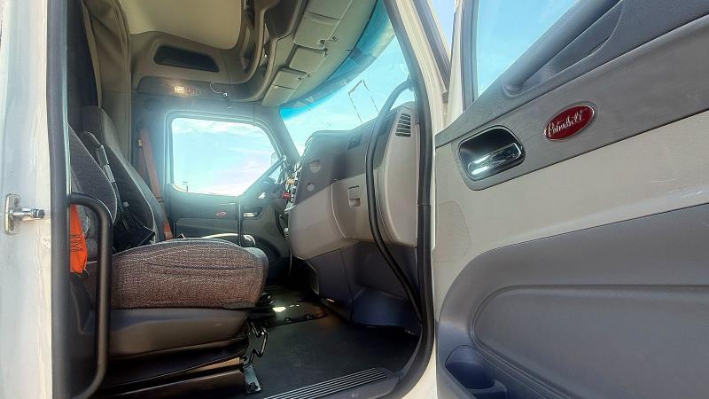 2015 Peterbilt All other VIN 1XPBAP9X7FD261723 COPART salvage auction — MINOR DENT/SCRATCHES, OH - CERTIFICATE OF TITLE (P), sold $1,600 on 2026-07-31 (photo 5)