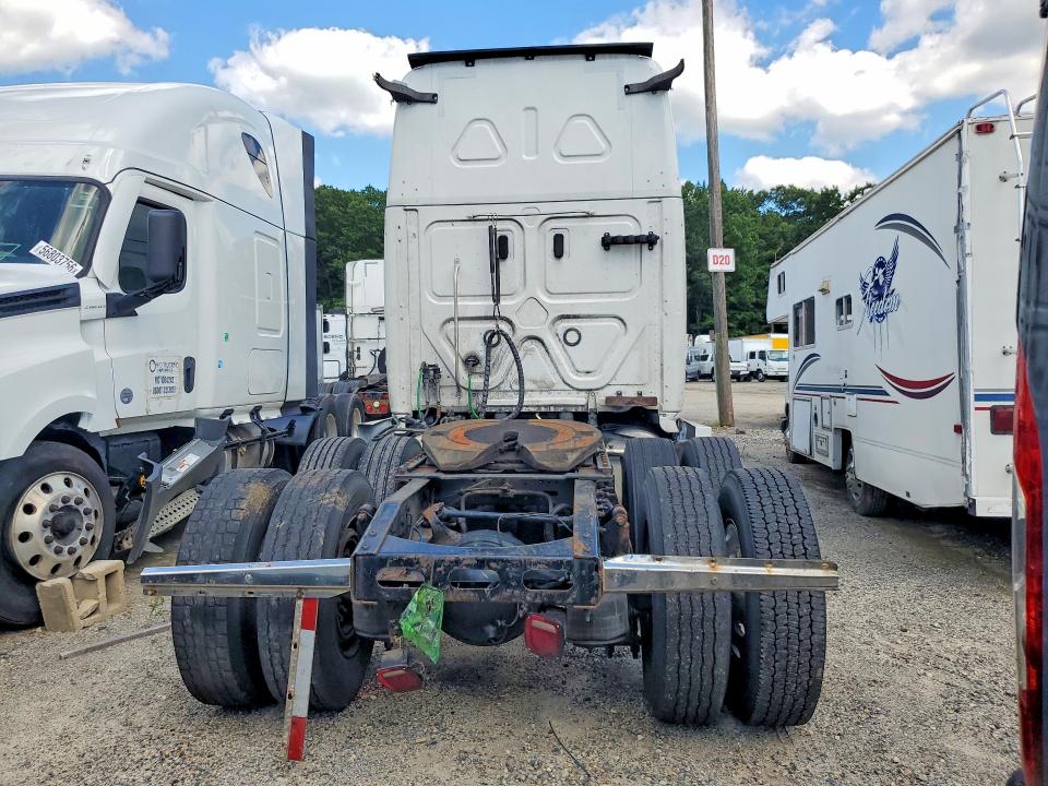 2019 Freightliner All other VIN 1FUJHHDR8KLKN0228 COPART salvage auction — MINOR DENT/SCRATCHES, CT, sold $10,100 on 2026-08-25 (photo 6)