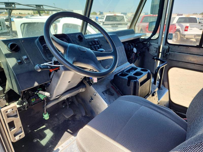 2020 Freightliner Chassis VIN 4UZAC2EA4LCMK2991 COPART salvage auction — MINOR DENT/SCRATCHES, CA - DIS/DLR/EXP ONLY CLEAN TITLE, sold $19,900 on 2026-09-15 (photo 8)