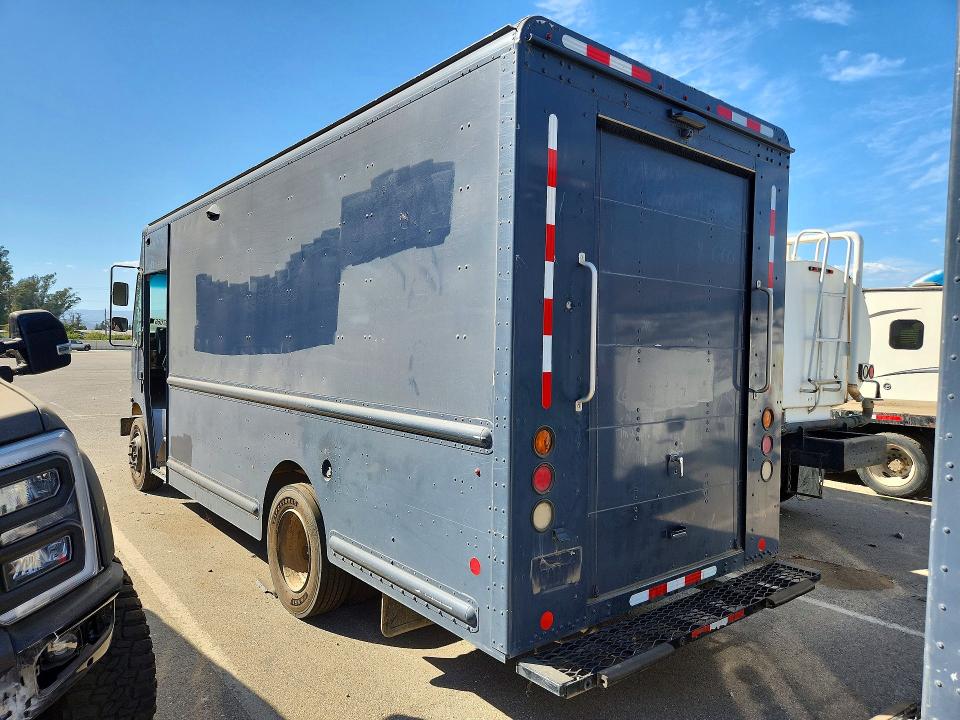2020 Freightliner Mt45 chass VIN 4UZAC2EA4LCLZ7056 COPART salvage auction — MINOR DENT/SCRATCHES, CA - DIS/DLR/EXP ONLY CLEAN TITLE, sold $750 on 2026-07-28 (photo 2)