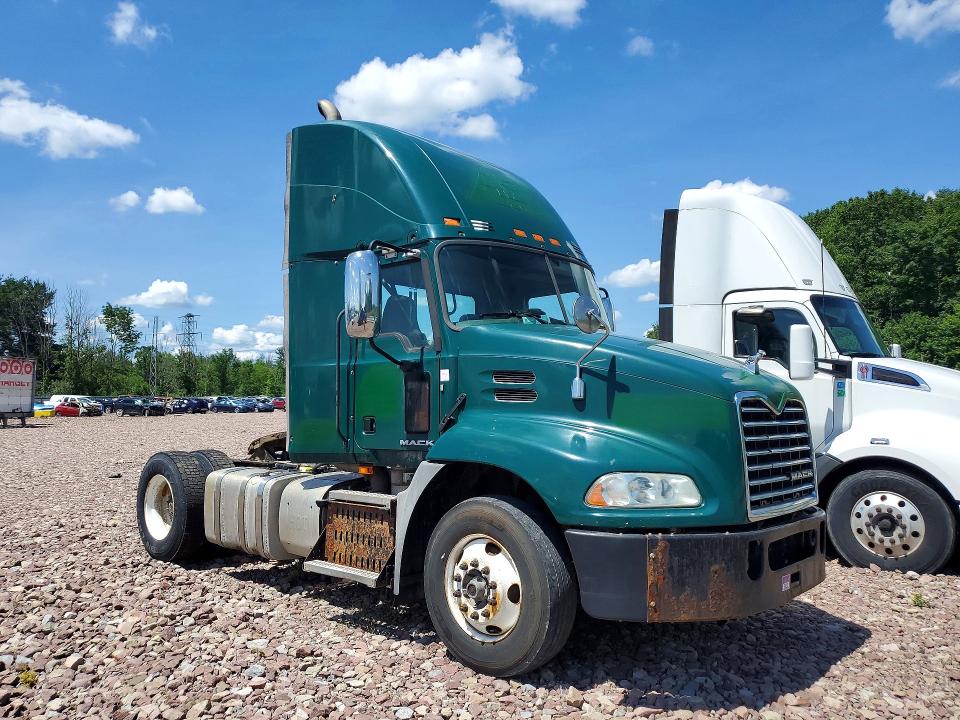 2017 Mack All other VIN 1M1AW01X3HM009455 COPART salvage auction — NORMAL WEAR, NY - CERTIFICATE OF TITLE (P), sold $900 on 2026-08-24 (photo 4)