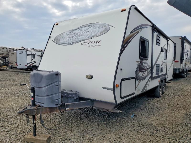 2013 Fore - forest river Surveyer s VIN 4X4TSVB24D2471723 COPART salvage auction — MINOR DENT/SCRATCHES, OR - CERTIFICATE OF TITLE, sold $1,300 on 2026-07-28 (photo 2)
