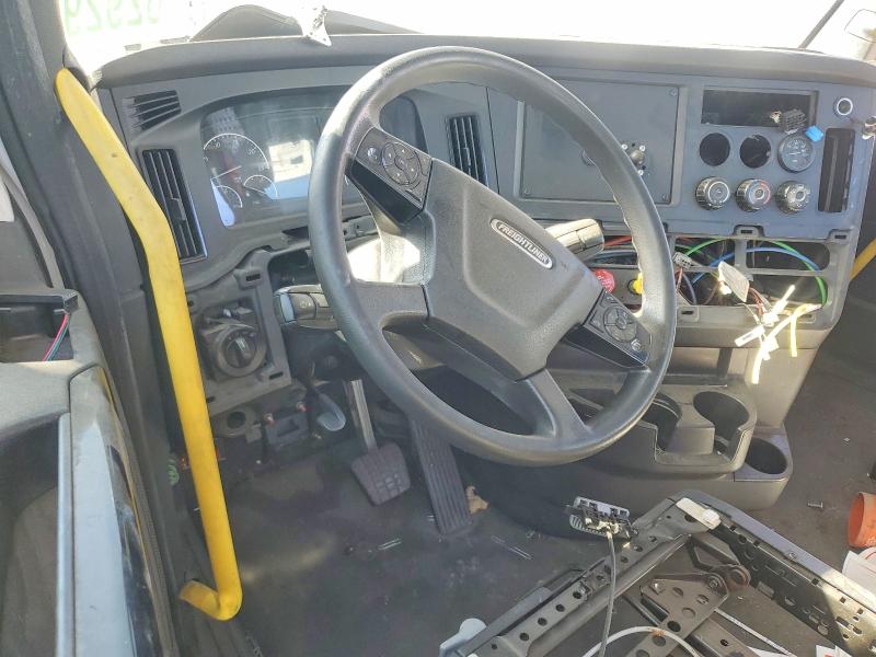 2023 Freightliner Cascadia VIN 1FUJHTDV4PLNY5039 COPART salvage auction — ALL OVER, IN - DIS/DLR/EXP ONLY CLEAN TITLE, sold $800 on 2026-10-22 (photo 8)