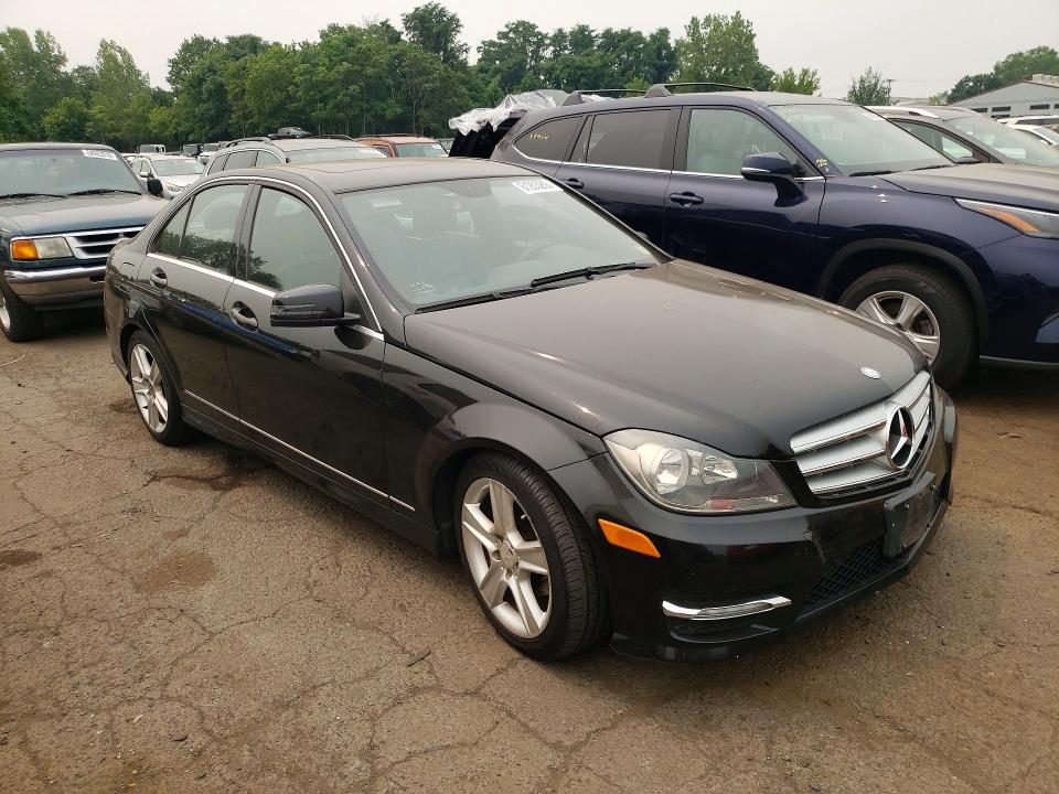 2012 Mercedes-benz C class VIN WDDGF8BB6CR196171 COPART salvage auction — MINOR DENT/SCRATCHES, Ct - Cert Of Title-Salvage, sold $875 on 2026-08-04 (photo 4)