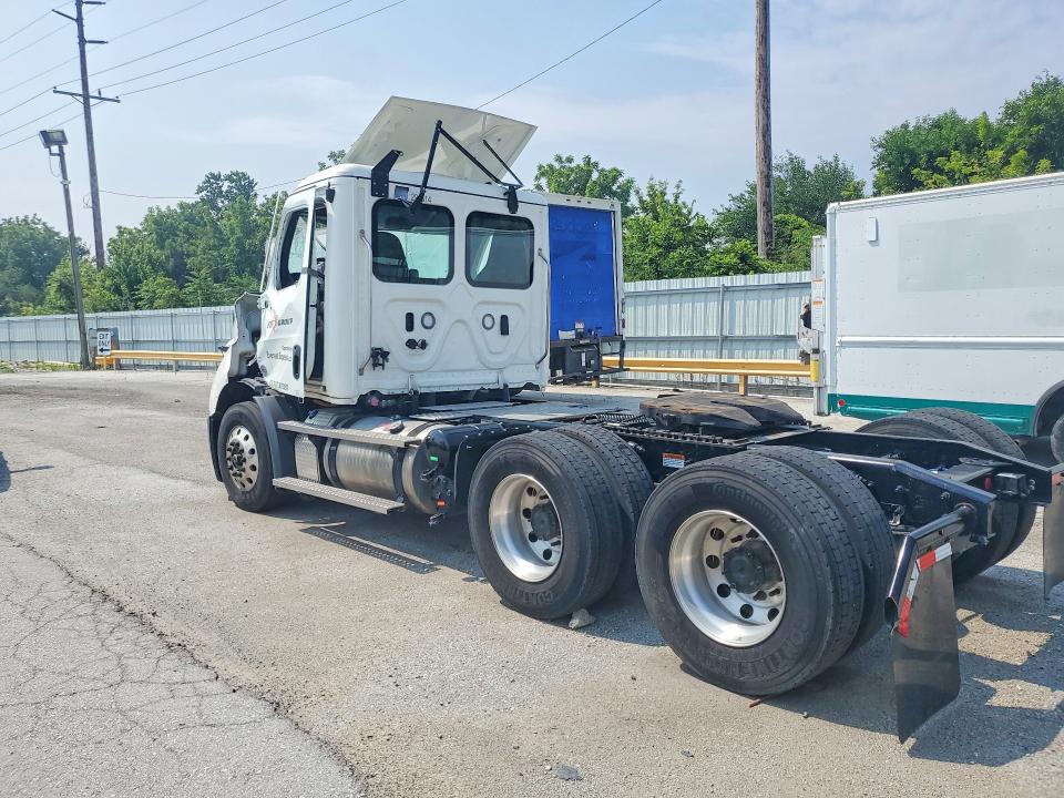 2025 Freightliner All other VIN 3AKJHTDV0SDVL0279 COPART salvage auction — ALL OVER, AZ - CERT OF TITLE - SALVAGE, sold $11,300 on 2026-07-27 (photo 2)