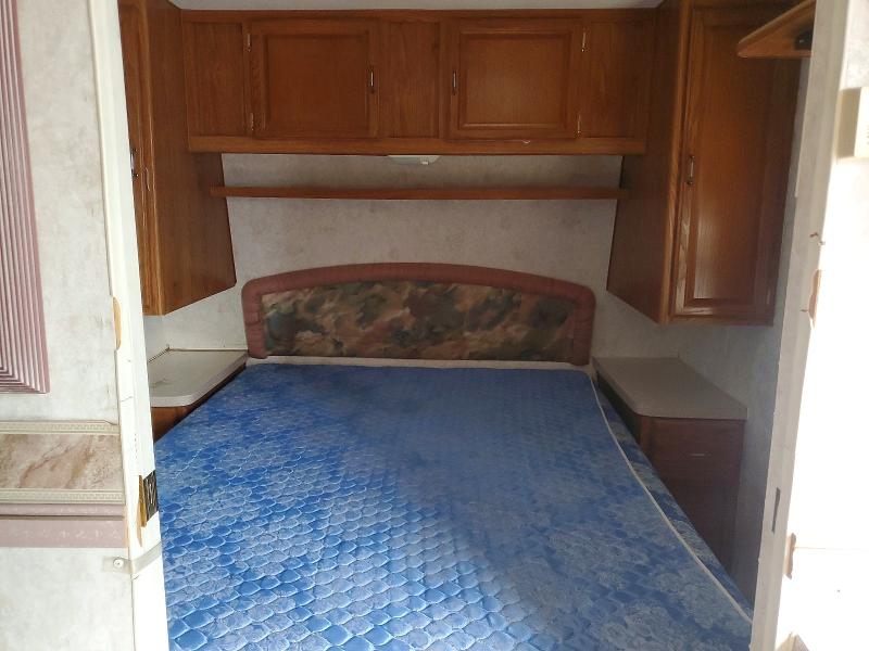2000 Fleetwood Terry VIN 1EA1G312XY1581193 COPART salvage auction — NORMAL WEAR, CA - DIS/DLR/EXP ONLY CLEAN TITLE, sold $325 on 2026-07-28 (photo 6)