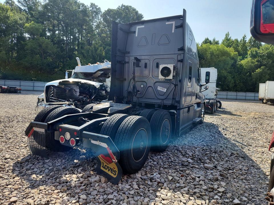 2022 Freightliner All other VIN 3AKJHHDR5NSNJ4692 COPART salvage auction — NORMAL WEAR, OK - CERTIFICATE OF TITLE (P), sold $15,200 on 2026-07-28 (photo 3)