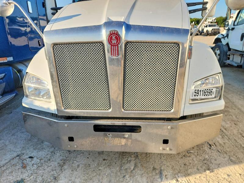 2017 Kenworth All other VIN 1XKZDK9X2HJ163976 COPART salvage auction — NORMAL WEAR, CT, sold $9,300 on 2026-07-14 (photo 7)