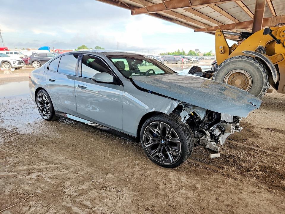 2026 BMW 5 series VIN WBA53FJ04TCV68931 COPART salvage auction — FRONT END, SV, sold $24,100 on 2026-07-17 (photo 4)