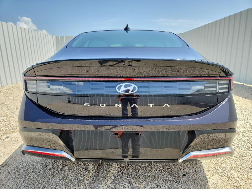 2025 Hyundai Sonata VIN KMHL64JA7SA497776 COPART salvage auction — WATER/FLOOD, Fl - Cert Of Title-Slvg Rebld Flood (P), sold $11,600 on 2026-07-27 (photo 6)