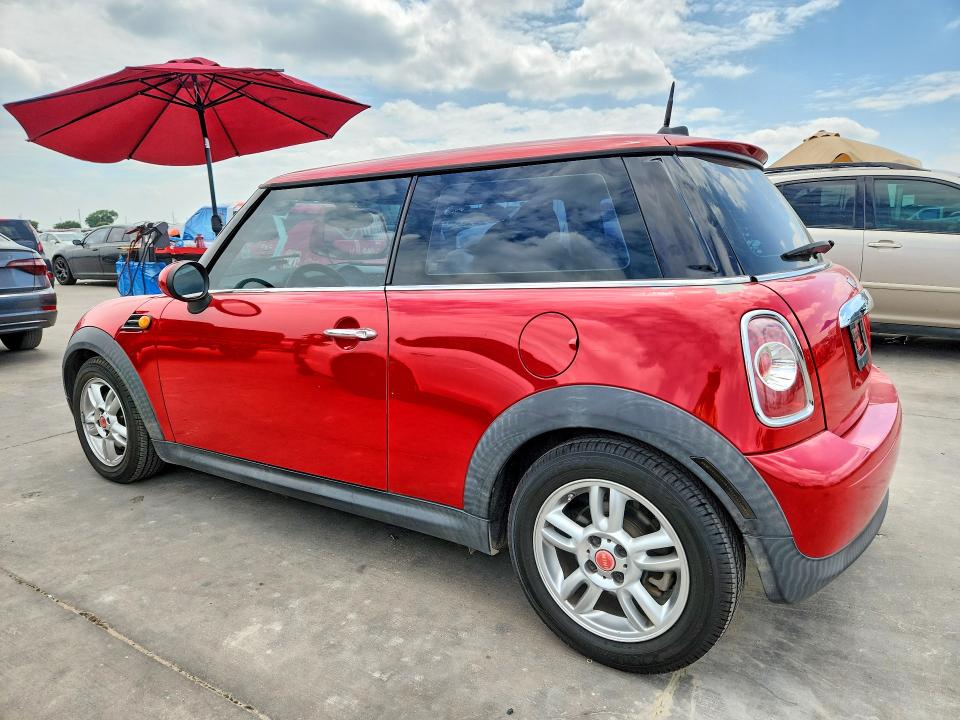 2013 Mini Cooper VIN WMWSU3C5XDT370606 COPART salvage auction — NORMAL WEAR, Tx - Certificate Of Title, sold $275 on 2026-08-03 (photo 2)