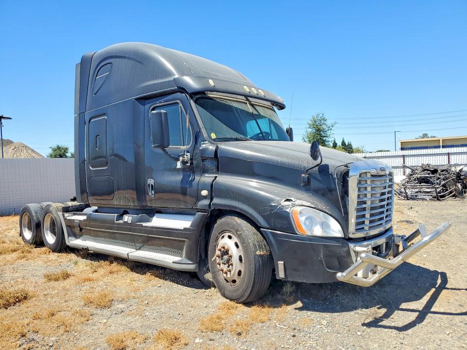 2015 Freightliner All other VIN 3AKJGLD62FSFL2809 COPART salvage auction — BURN, CA - LIEN PAPERS-CLEAN OR AC (P), sold $100 on 2026-08-04 (photo 4)