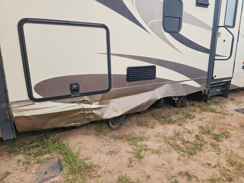 2017 Forest river Wildcat VIN 5ZT3WCUBXHG000727 COPART salvage auction — UNDERCARRIAGE, NM - CERT OF TITLE-SALVAGE, sold $900 on 2026-09-24 (photo 9)