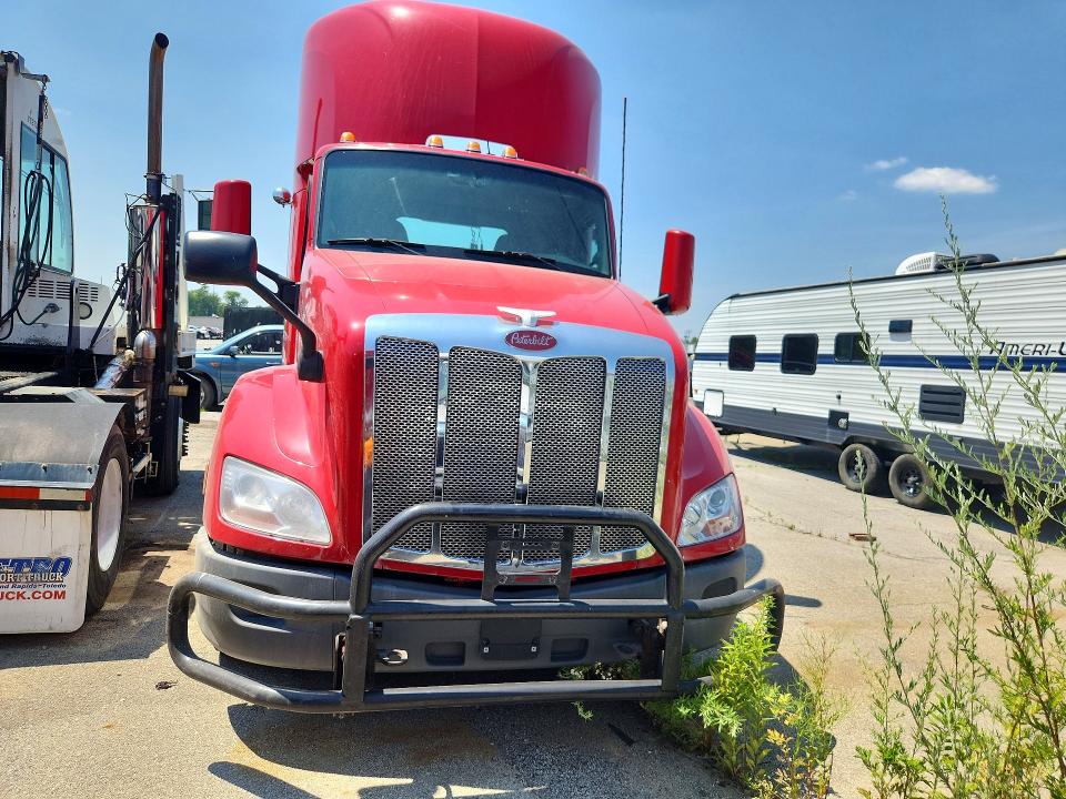 2021 Peterbilt All other VIN 1XPBD49X7MD756099 COPART salvage auction — MINOR DENT/SCRATCHES, TN - CERTIFICATE OF TITLE, sold $5,000 on 2026-07-28 (photo 5)