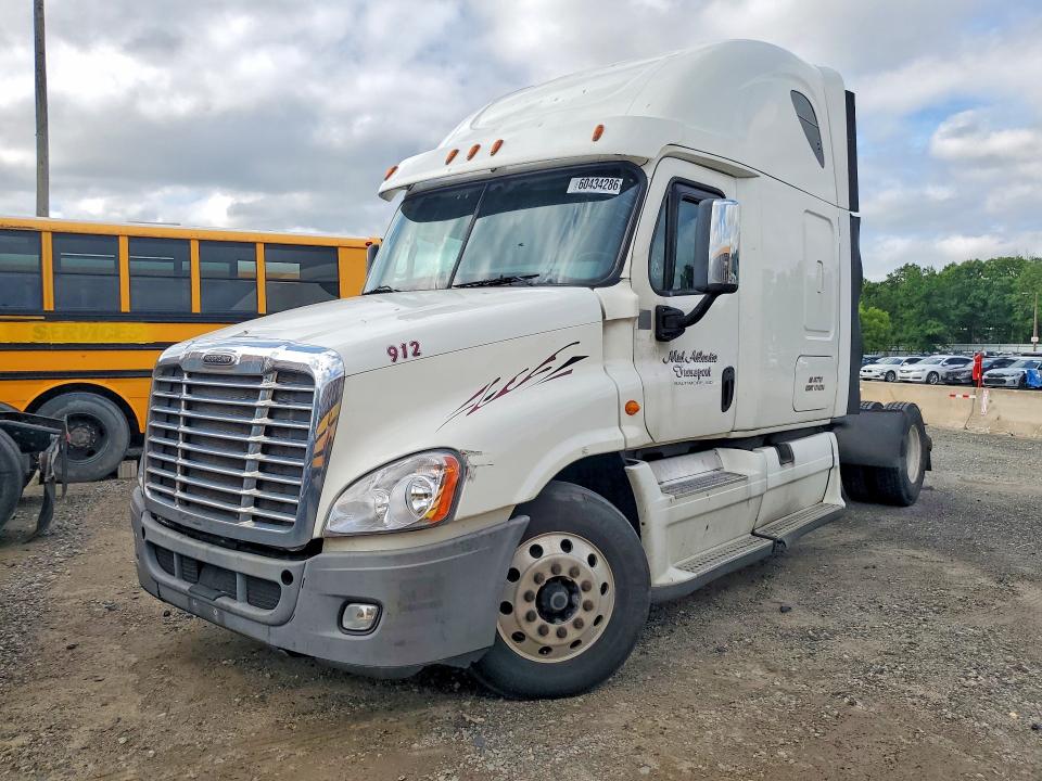 2014 Freightliner All other VIN 1FUBGLD65ELFV3359 COPART salvage auction — MINOR DENT/SCRATCHES, CT, sold $1,050 on 2026-07-23 (photo 1)