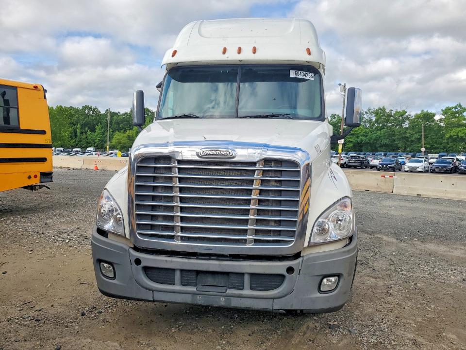 2014 Freightliner All other VIN 1FUBGLD65ELFV3359 COPART salvage auction — MINOR DENT/SCRATCHES, CT, sold $1,050 on 2026-07-23 (photo 5)