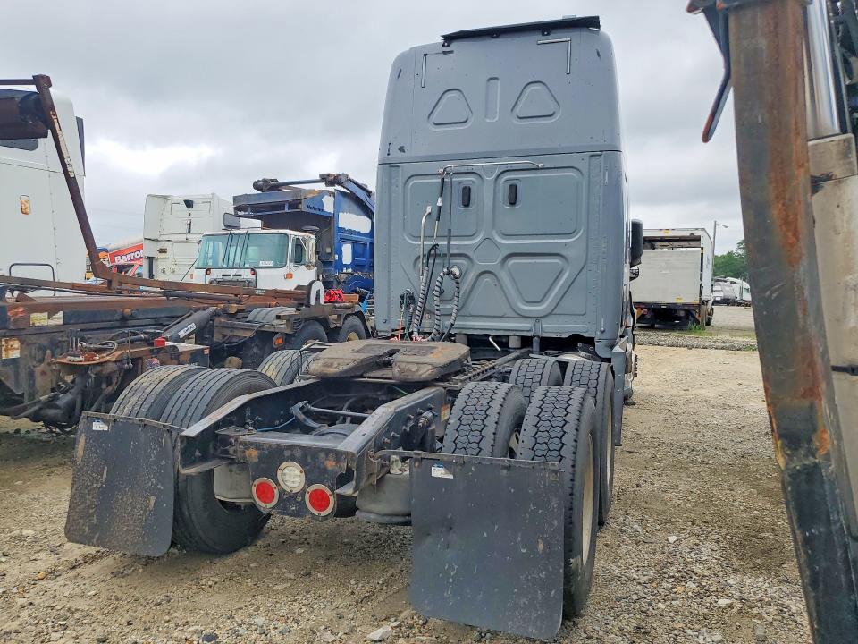 2020 Freightliner All other VIN 3AKJHHFG6LSLV3987 COPART salvage auction — MINOR DENT/SCRATCHES, NJ - CERTIFICATE OF TITLE, sold $7,200 on 2026-07-28 (photo 3)