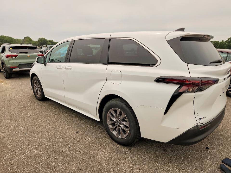 2026 Toyota Sienna VIN 5TDKRKECXTS304645 COPART salvage auction — FRONT END, Ma - Certificate Of Title, sold $22,800 on 2026-07-22 (photo 2)