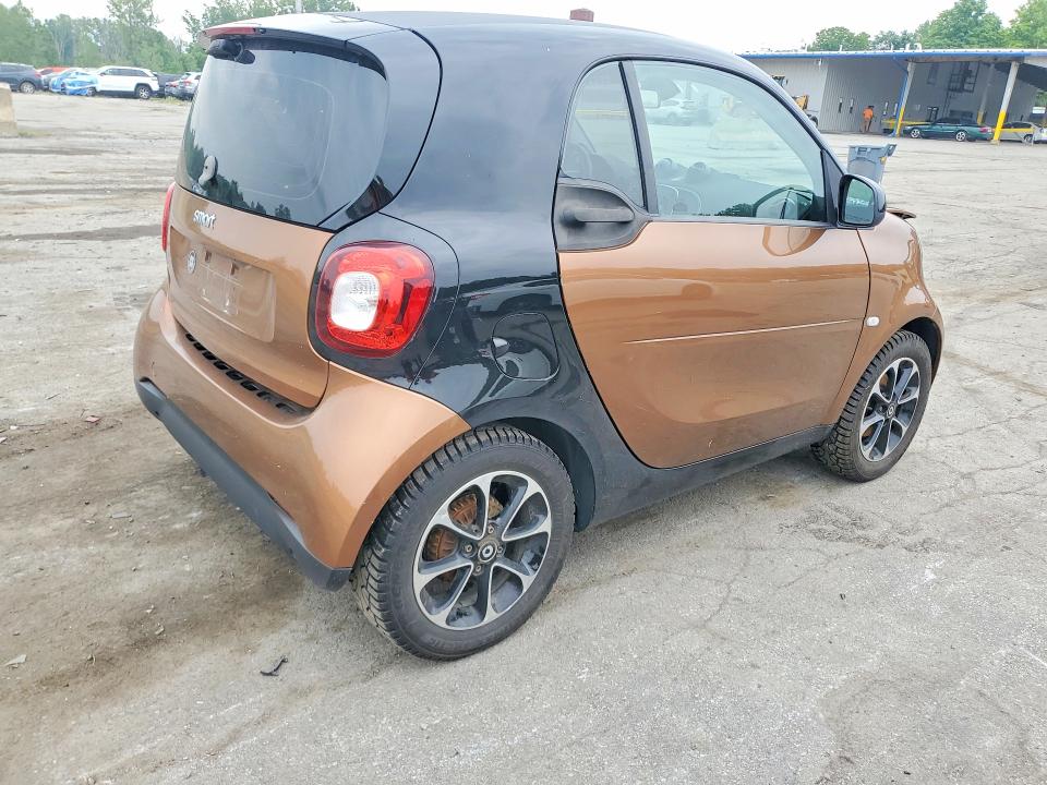 2016 Smart Fortwo VIN WMEFJ5DA1GK052308 COPART salvage auction — MINOR DENT/SCRATCHES, CT, sold $575 on 2026-08-03 (photo 3)