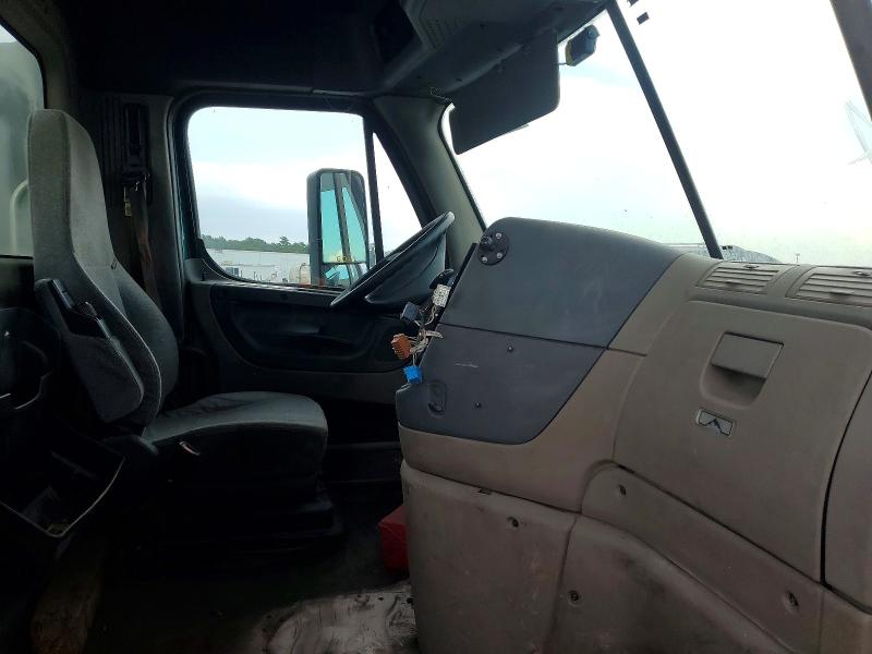 2016 Freightliner All other VIN 3AKBGADV9GDHE0204 COPART salvage auction — REAR END, IN - CERTIFICATE OF TITLE, sold $2,500 on 2026-07-31 (photo 5)