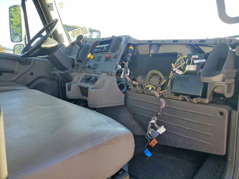 2020 Freightliner All other VIN 3ALACWFB8LDLX6498 COPART salvage auction — MECHANICAL, IN - CERTIFICATE OF TITLE (P), sold $9,300 on 2026-07-28 (photo 8)