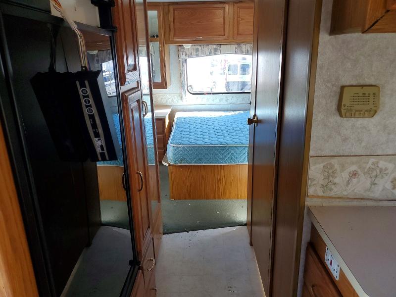 1999 Itasco Econoline VIN 1FDXE40S7WHC12862 COPART salvage auction — MINOR DENT/SCRATCHES, CT, sold $1,300 on 2026-08-18 (photo 6)