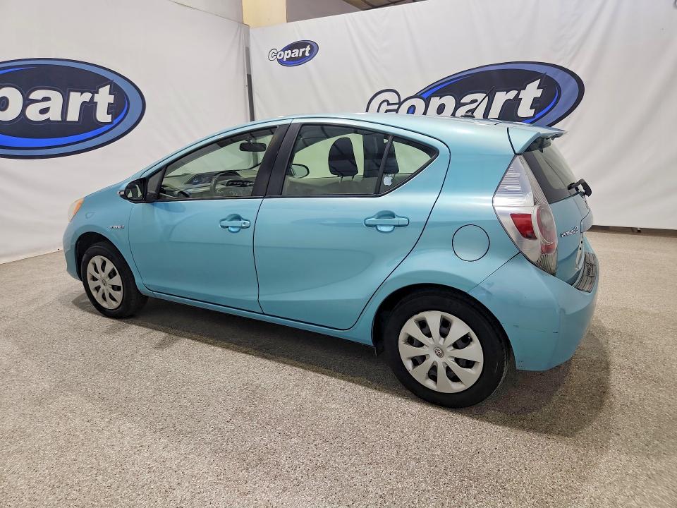 2014 Toyota Prius VIN JTDKDTB32E1084202 COPART salvage auction — MINOR DENT/SCRATCHES, Ca - Dis/Dlr/Exp Only Clean Title, sold $725 on 2026-07-31 (photo 2)