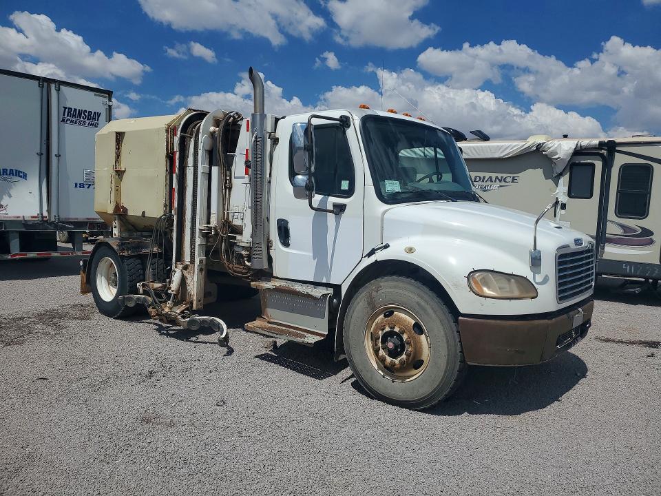 2016 Freightliner All other VIN 1FVACXDT1GHHB4937 COPART salvage auction — MINOR DENT/SCRATCHES, CD, sold $2,200 on 2026-08-14 (photo 4)