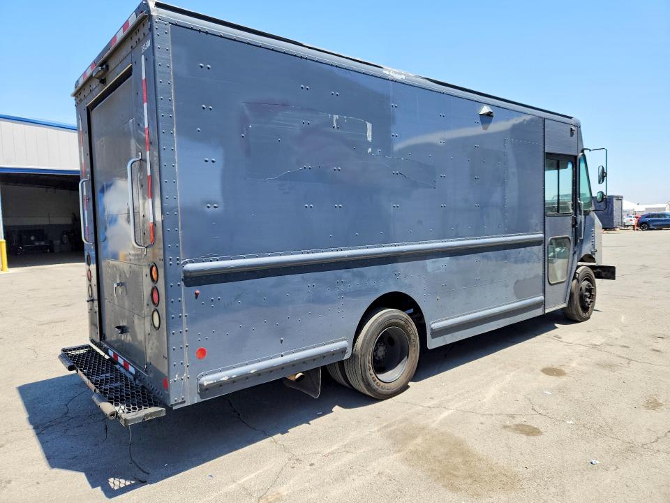 2020 Freightliner Chassis VIN 4UZAC2EA4LCMK2991 COPART salvage auction — MINOR DENT/SCRATCHES, CA - DIS/DLR/EXP ONLY CLEAN TITLE, sold $19,900 on 2026-09-15 (photo 3)