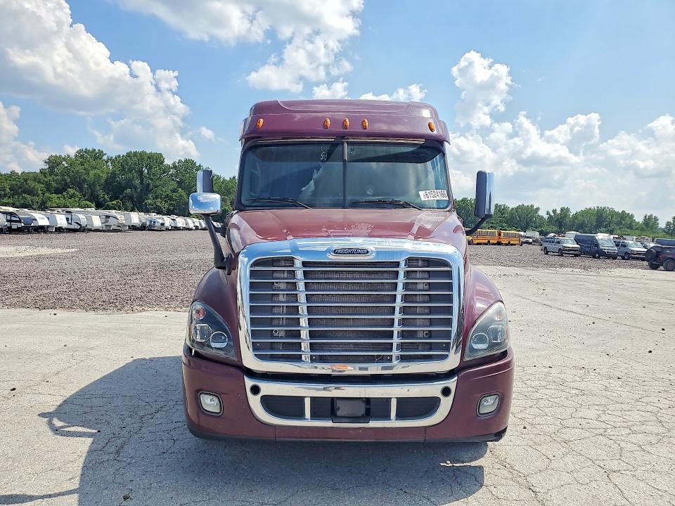 2016 Freightliner All other VIN 3AKJGLDV2GSGU6043 COPART salvage auction — MECHANICAL, KS - CERTIFICATE OF TITLE, sold $4,050 on 2026-08-14 (photo 5)