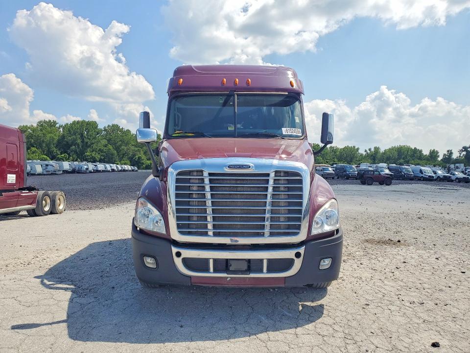 2016 Freightliner All other VIN 3AKJGLDV0GSGU6011 COPART salvage auction — MINOR DENT/SCRATCHES, CT, sold $750 on 2026-08-18 (photo 5)