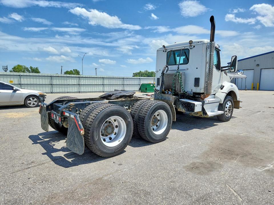 2021 Kenworth All other VIN 1XKZDP9X8MJ455073 COPART salvage auction — NORMAL WEAR, NC - CERTIFICATE OF TITLE (P), sold $7,200 on 2026-07-28 (photo 3)