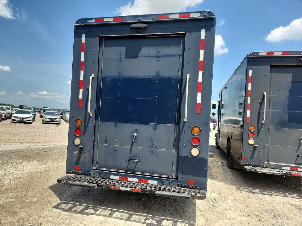 2020 Freightliner All other VIN 4UZAC2EA4LCMH6061 COPART salvage auction — MINOR DENT/SCRATCHES, CT, sold $1,400 on 2026-08-28 (photo 6)