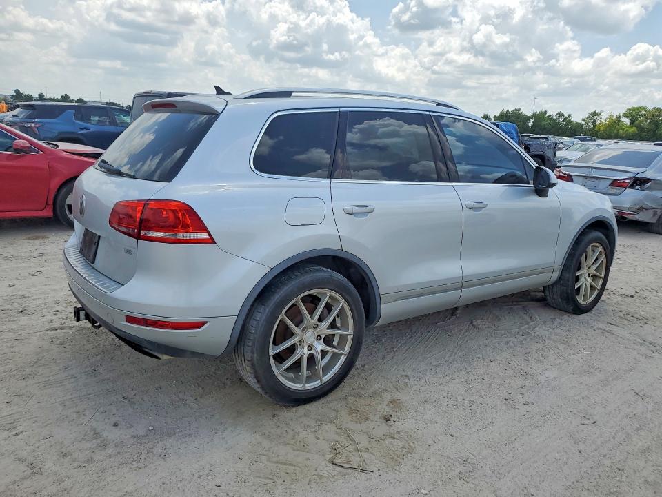 2013 Volkswagen Touareg VIN WVGEF9BP0DD004983 COPART salvage auction — MECHANICAL, TX - CERTIFICATE OF TITLE, sold $850 on 2026-08-13 (photo 3)
