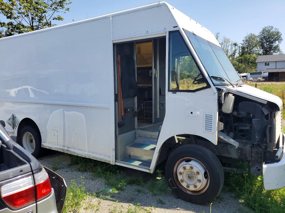 2013 Freightliner All other VIN 4UZAANDUXDCFE4807 COPART salvage auction — FRONT END, OA, sold $300 on 2026-07-29 (photo 4)