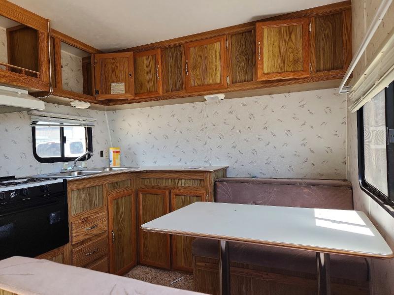 1998 Gulf stream Trailer VIN 1NL10TP23V1055143 COPART salvage auction — HAIL, CT, sold $40 on 2026-09-22 (photo 5)
