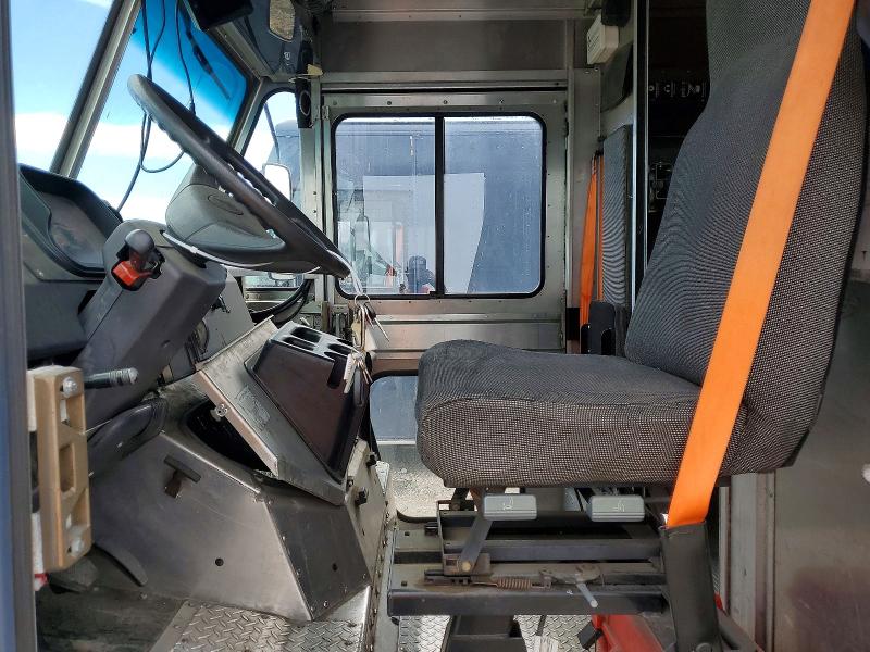 2020 Frht - freightliner Mt45 VIN 4UZAC2EA4LCLZ6733 COPART salvage auction — MINOR DENT/SCRATCHES, CA - DIS/DLR/EXP ONLY CLEAN TITLE, sold $10 on 2026-07-28 (photo 7)