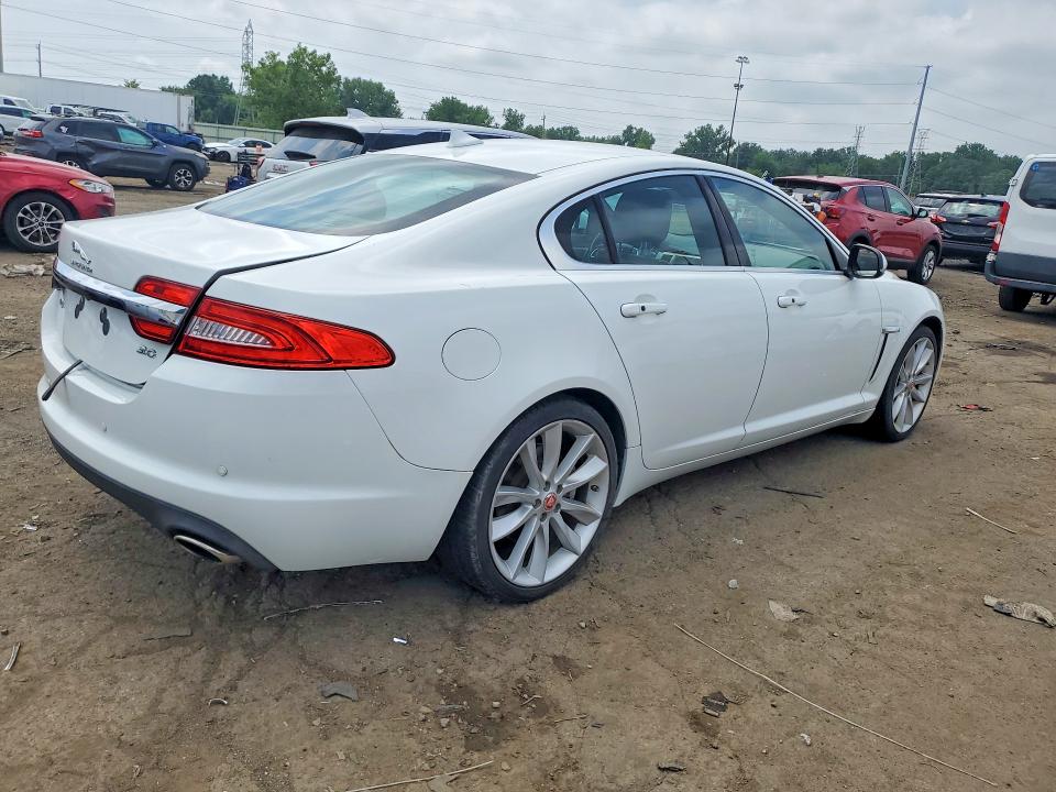 2015 Jaguar Xf VIN SAJWA0F78F8U53919 COPART salvage auction — MINOR DENT/SCRATCHES, MI - CERTIFICATE OF TITLE, sold $700 on 2026-07-31 (photo 3)