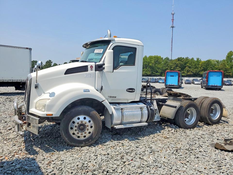 2017 Kenworth All other VIN 1XKZDP9X1HJ168602 COPART salvage auction — MINOR DENT/SCRATCHES, NC - DEALER ONLY CLEAN TITLE (P), sold $8,100 on 2026-07-28 (photo 1)