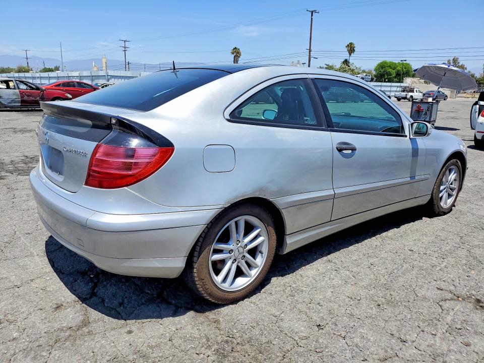 2002 Mercedes-benz C class VIN WDBRN47J12A175819 COPART salvage auction — MINOR DENT/SCRATCHES, DV, sold $275 on 2026-08-17 (photo 3)
