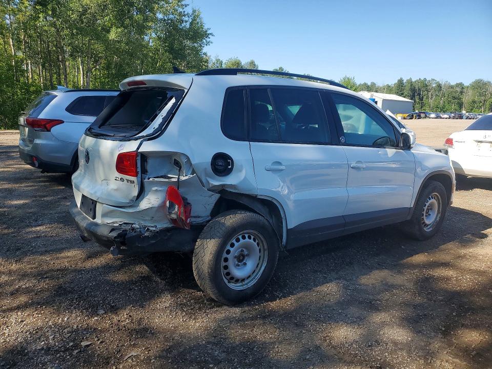 2017 Volkswagen Tiguan VIN WVGNV7AX7HK033469 COPART salvage auction — REAR END, On - Permit Salvage, sold $1,250 on 2026-08-04 (photo 3)