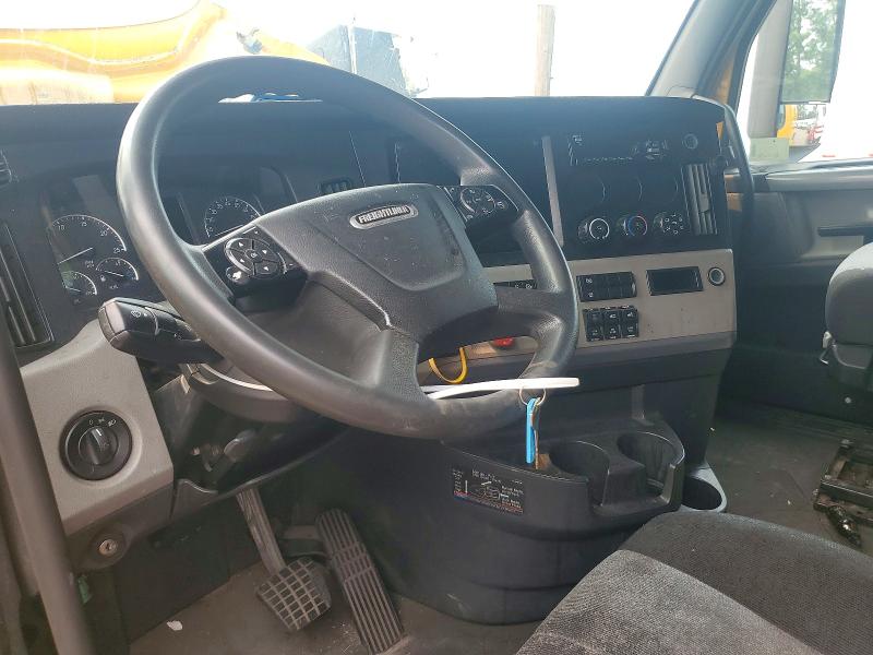2020 Freightliner All other VIN 3AKJHHDR9LSLP1260 COPART salvage auction — MINOR DENT/SCRATCHES, NJ - CERTIFICATE OF TITLE, sold $5,600 on 2026-07-28 (photo 8)
