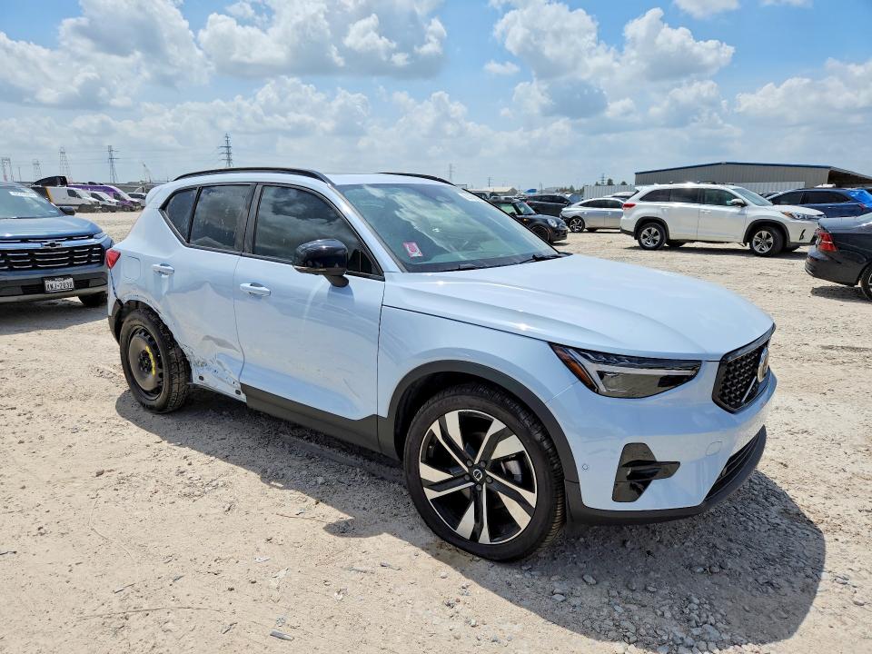 2025 Volvo Xc40 VIN YV4L12UC5S2537901 COPART salvage auction — REAR END, TX - SALVAGE VEHICLE TITLE, sold $13,500 on 2026-07-31 (photo 4)