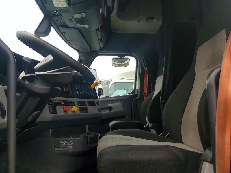 2019 Freightliner All other VIN 3AKJHHDR0KSKP0705 COPART salvage auction — MINOR DENT/SCRATCHES, CT, sold $4,100 on 2026-08-20 (photo 7)