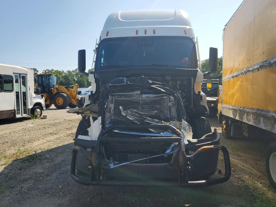 2020 Freightliner All other VIN 3AKJHPDV5LSMC8976 COPART salvage auction — FRONT END, NJ - CERTIFICATE OF TITLE, sold $375 on 2026-07-28 (photo 5)