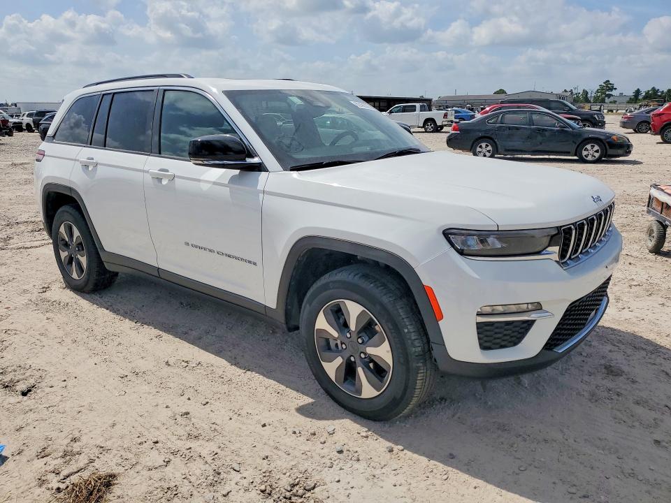 2024 Jeep Cherokee VIN 1C4RJYB64RC129276 COPART salvage auction — WATER/FLOOD, Fl - Cert Of Title-Slvg Rebld Flood, sold $9,800 on 2026-07-31 (photo 4)