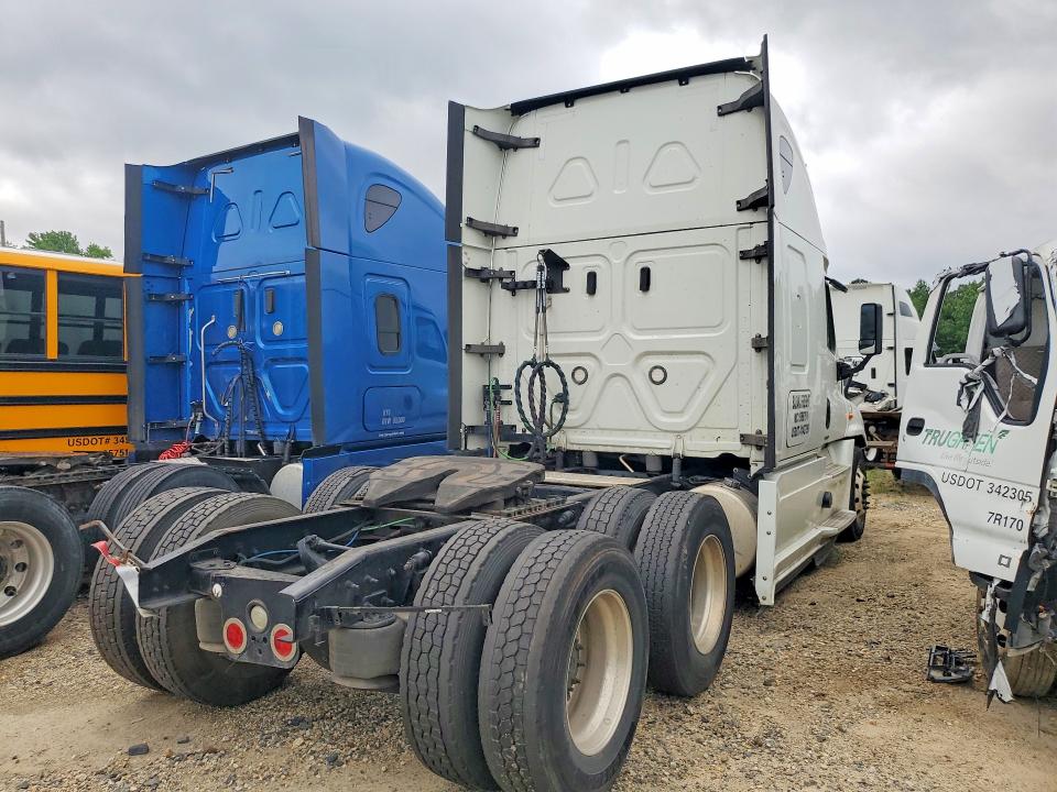 2019 Freightliner Cascadia 125 VIN 1FUJGLDR0KLKD2968 COPART salvage auction — MINOR DENT/SCRATCHES, NJ - CERTIFICATE OF TITLE, sold $6,600 on 2026-09-22 (photo 3)