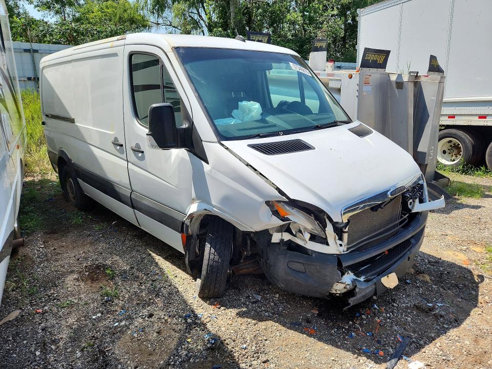 2013 Freightliner Sprinter 2500 VIN WDYPE7CC8D5801996 COPART salvage auction — FRONT END, MI - CERT OF TITLE-SALVAGE VEHICLE, sold $2,250 on 2026-08-05 (photo 4)