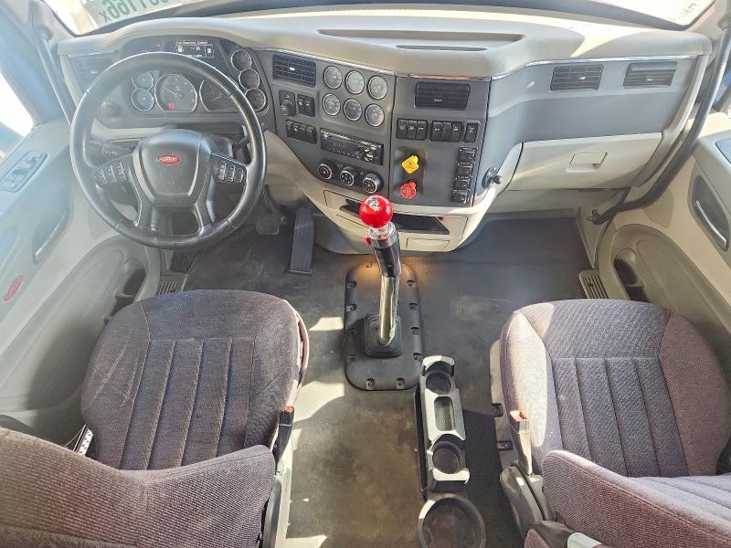 2018 Peterbilt All other VIN 1XPBP49X1JD492848 COPART salvage auction — NORMAL WEAR, WV - CERTIFICATE OF TITLE, sold $26,500 on 2026-08-25 (photo 8)