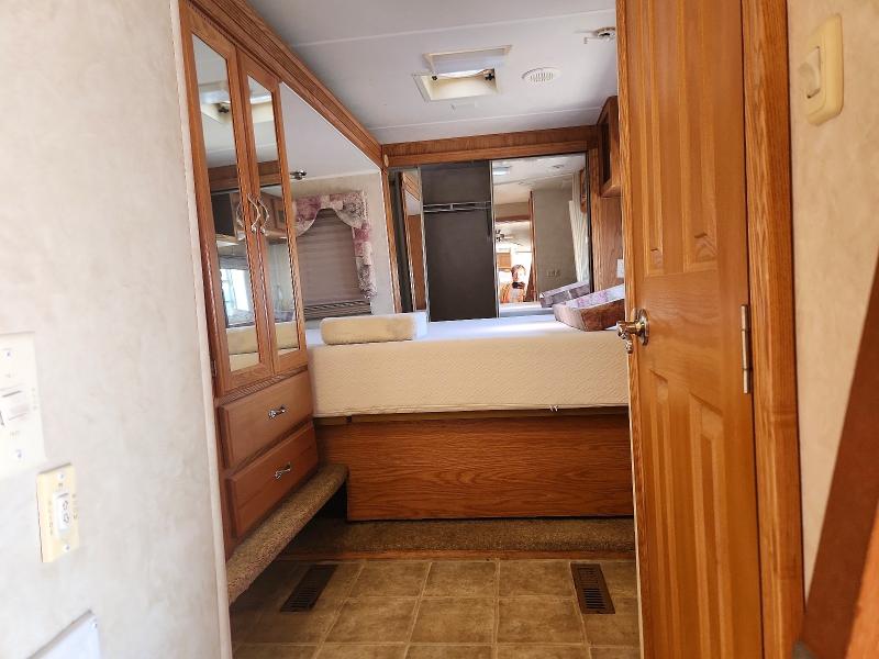 2005 Gulf stream Yellowston VIN 1NL1YFS2551063525 COPART salvage auction — MINOR DENT/SCRATCHES, OH - CERTIFICATE OF TITLE, sold $725 on 2026-07-28 (photo 5)